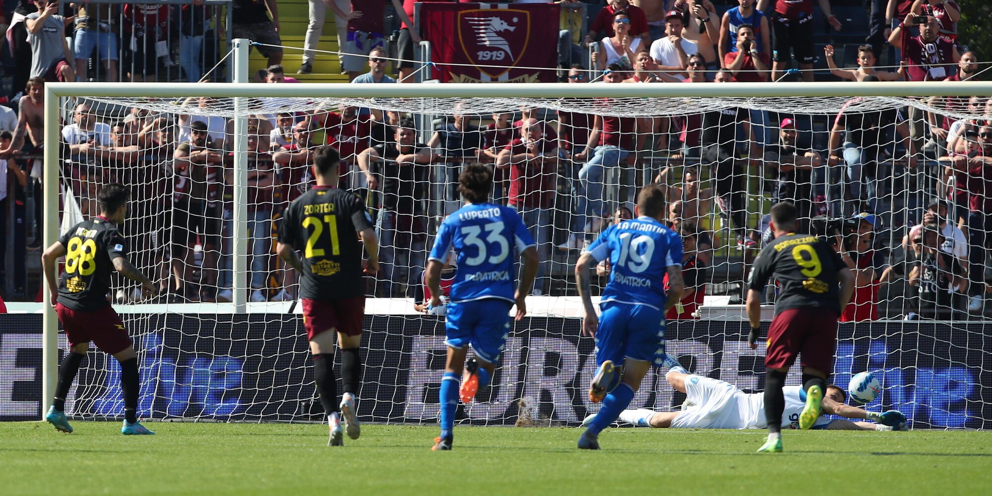 Bonazzoli risponde a Cutrone, Vicario super: Empoli-Salernitana show