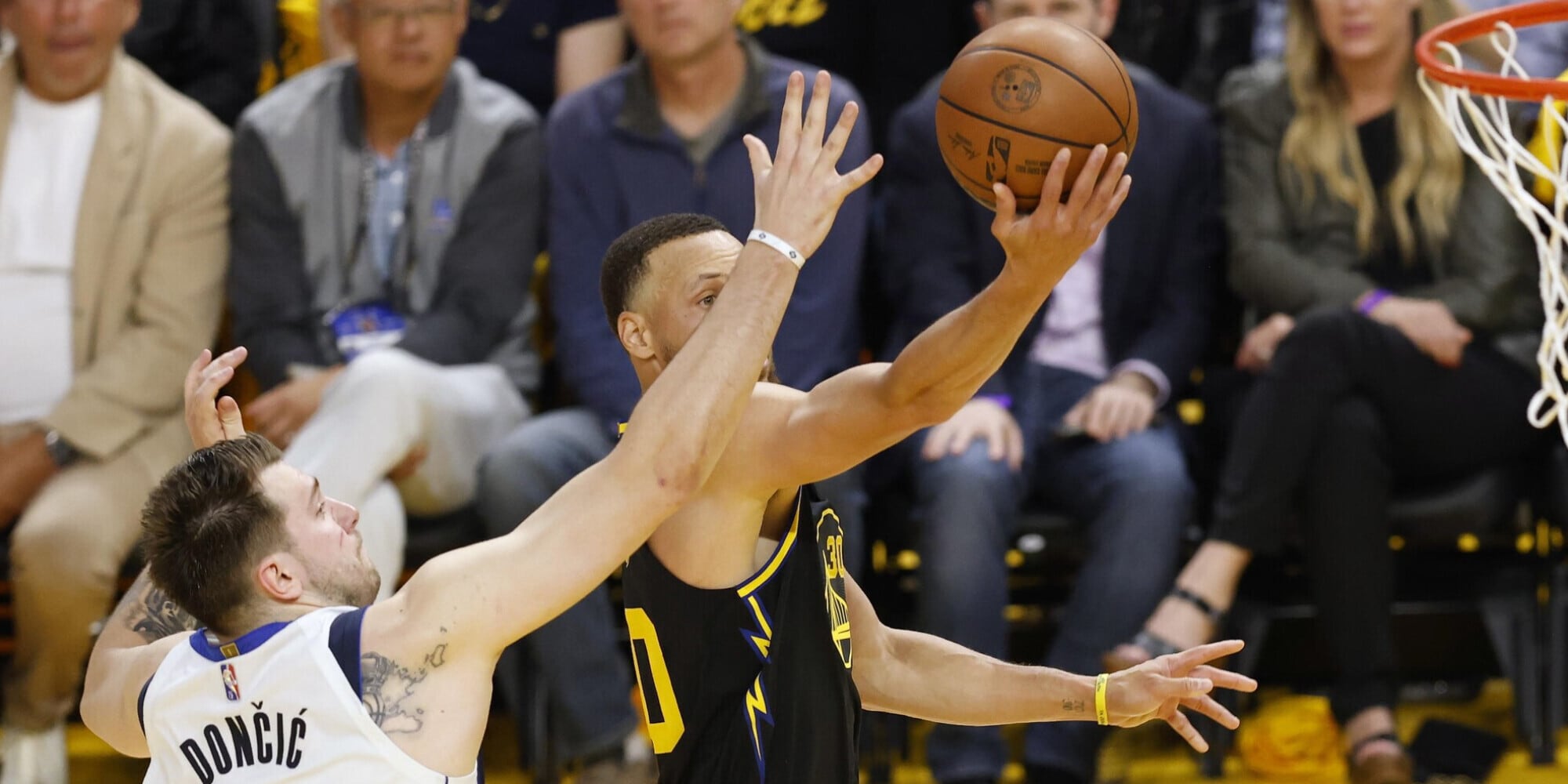 Playoff Nba, Golden State parte forte Dallas travolta in gara 1 Playoff Nba, Golden State parte forte Dallas travolta in gara 1
