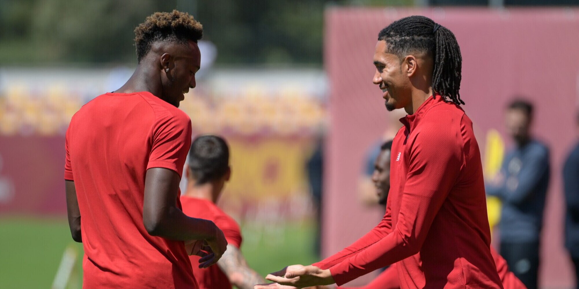 Abraham riprende Smalling: “Tre anni a Roma e ancora non parli italiano“