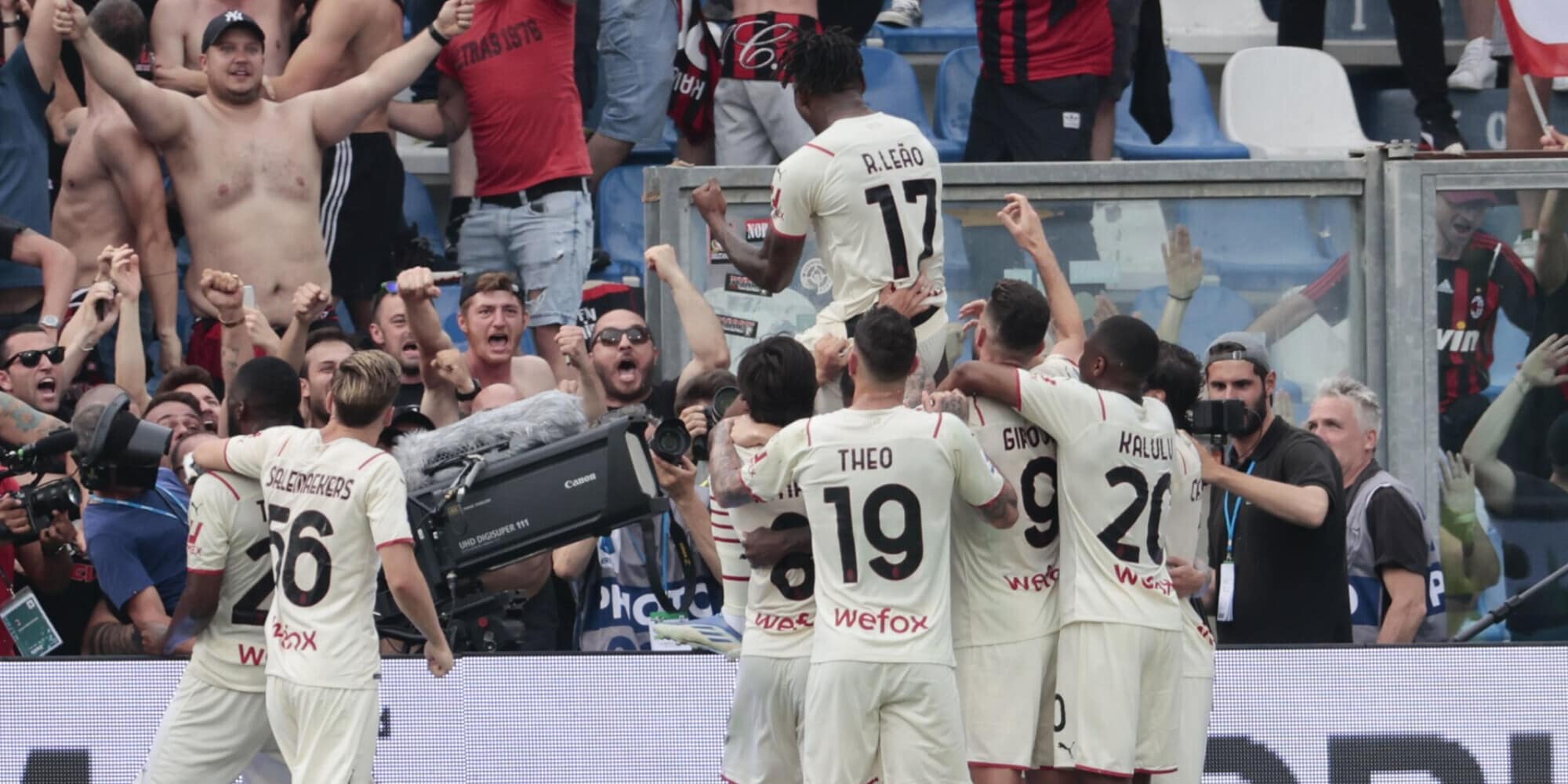 Milan Campione D Italia I Complimenti Di Inter Juve E Napoli