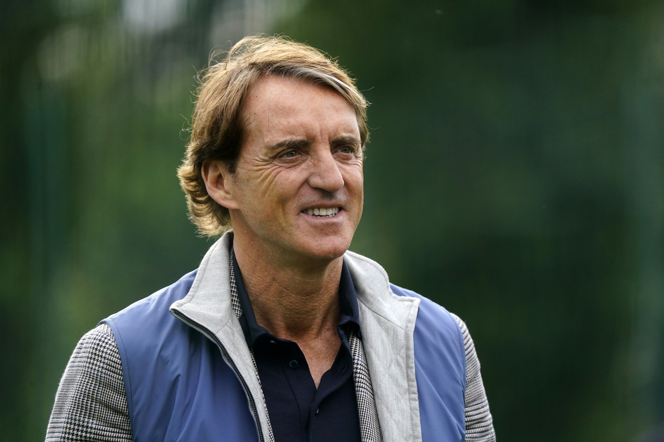 Totti: "Darei volentieri la 10 della Roma a Dybala". I convocati di Mancini