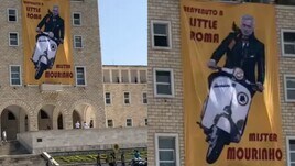 Il mega striscione per Mourinho a Tirana