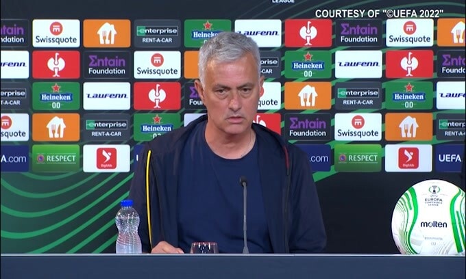 Mourinho: "Roma, scriviamo insieme la storia"