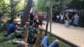 Roma, i cori dei tifosi infiammano la Fan Zone di Tirana