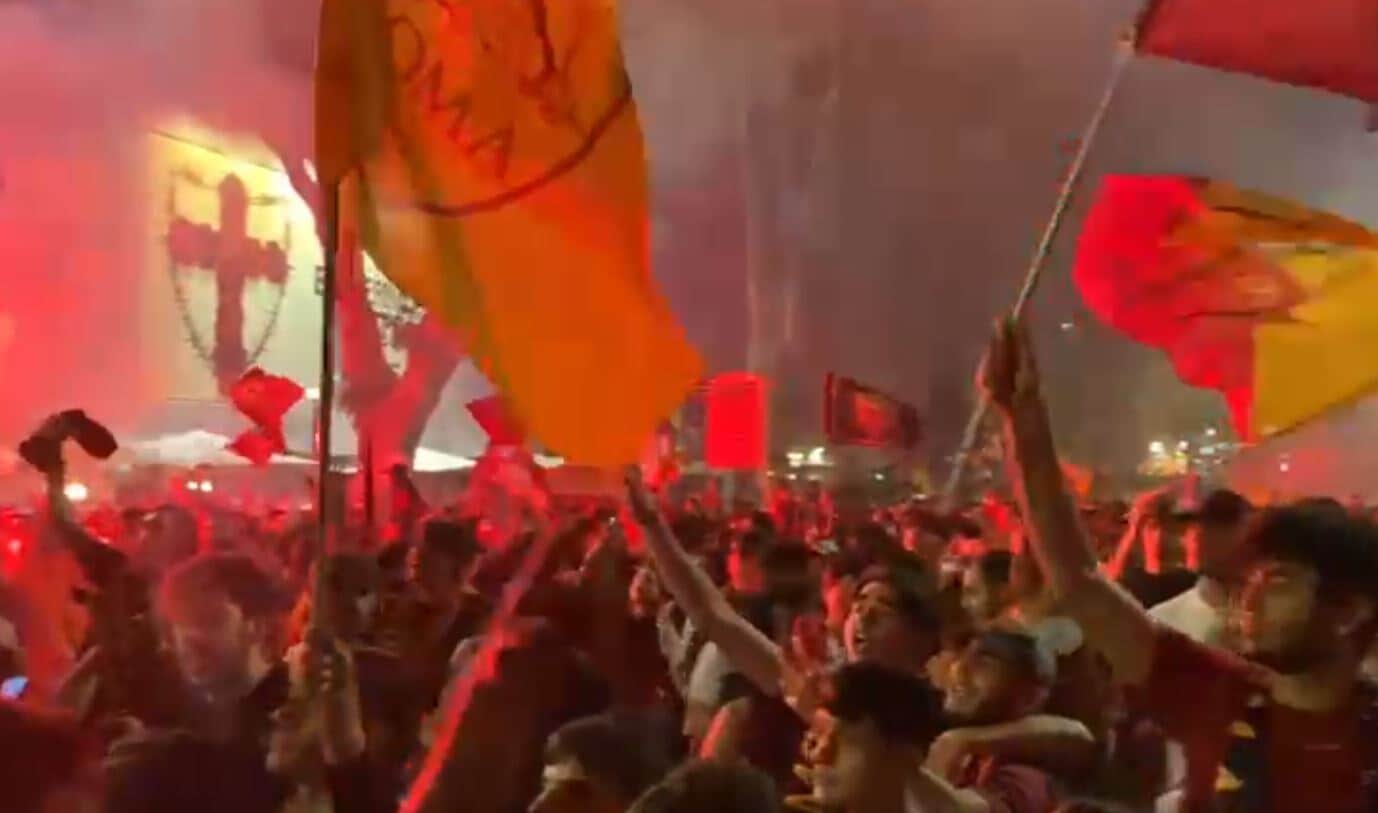 Conference, si festeggia senza sosta per le strade di Roma