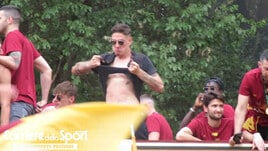 Zaniolo scatenato: tifa Roma, sfotte la Lazio e si straccia in due la maglietta!