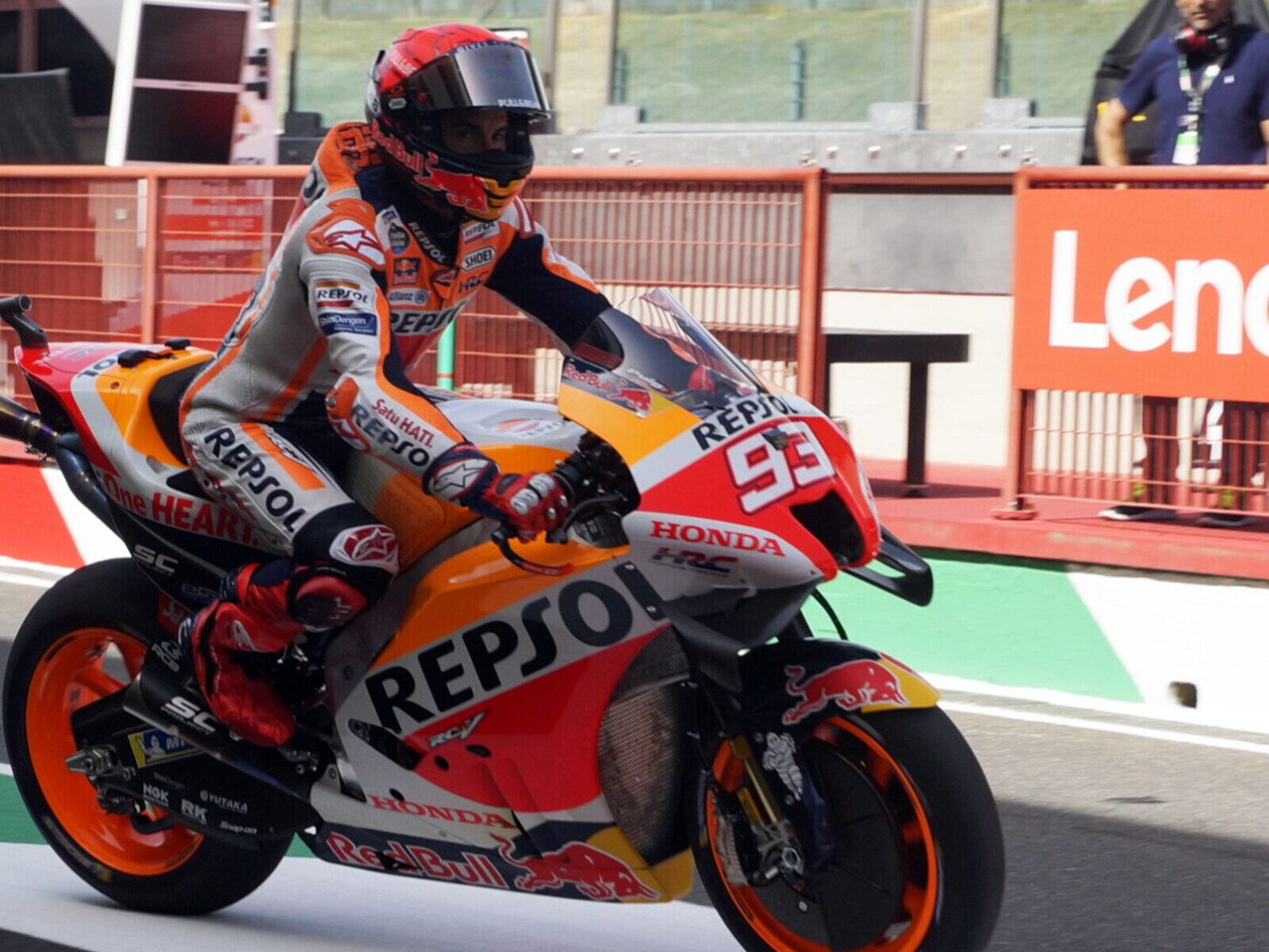 MotoGp: caduta e moto in fiamme per Marquez, bandiera rossa al Mugello