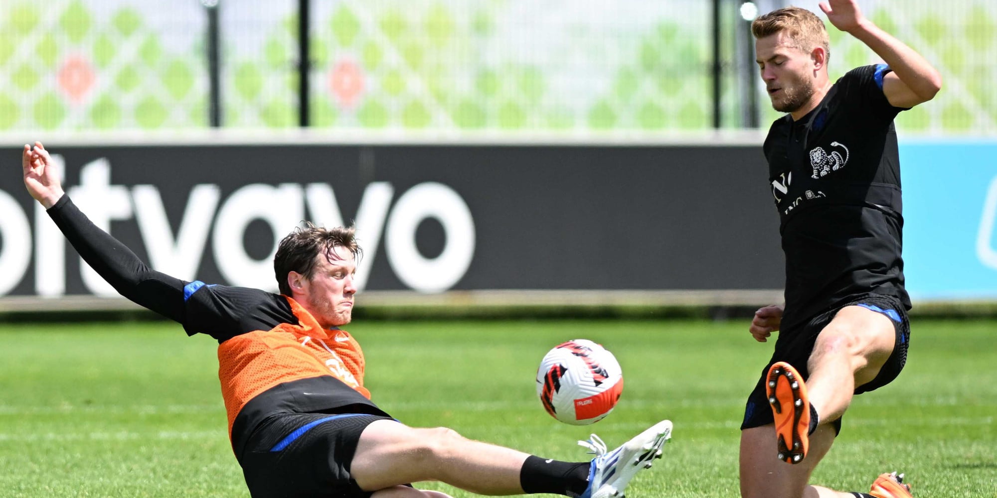 Olanda in campo e De Ligt entra duro