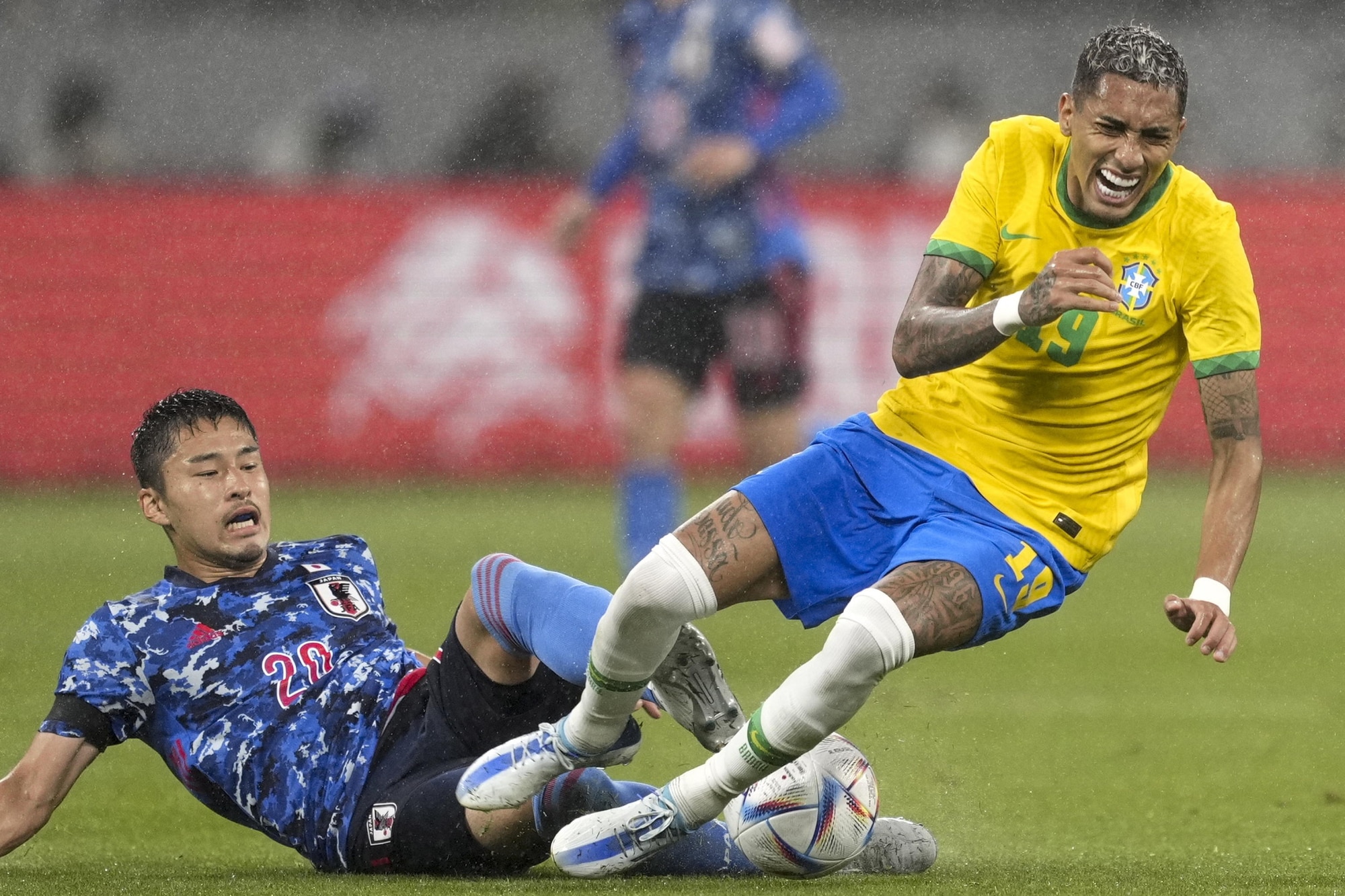 Braziliani Raphinha i Leeds është një nga objektivat e Barcelonës për të përforcuar korsitë e jashtme