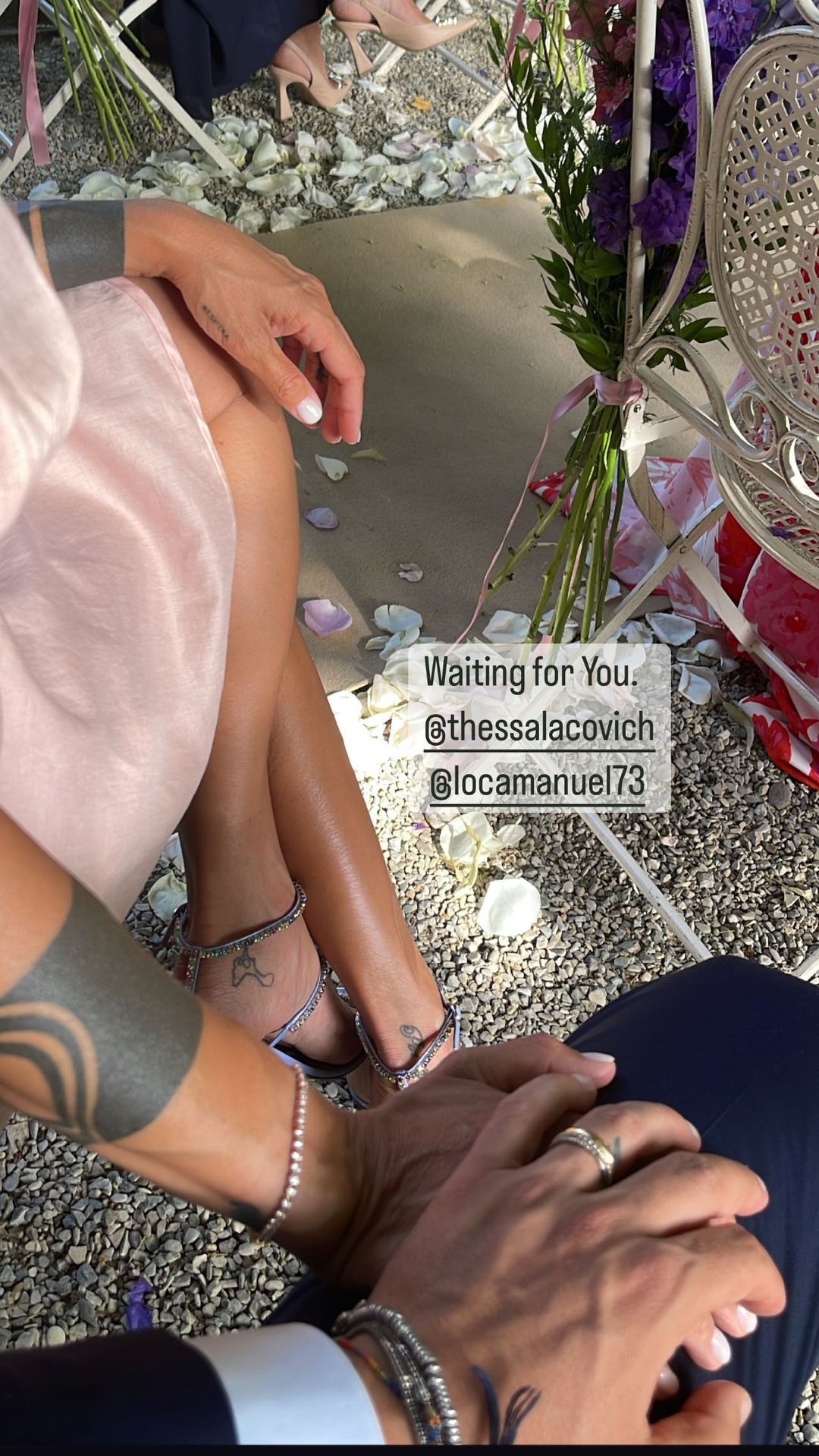 Bonucci e Martina Maccari attendono romanticamente gli sposi