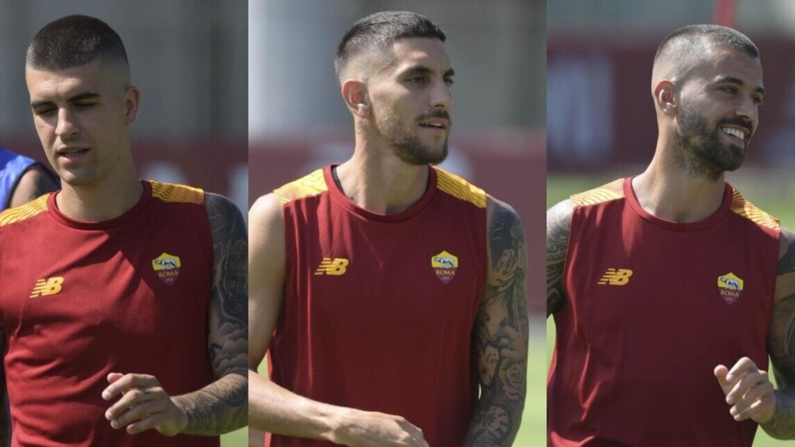 Mancini in campo dopo il rinnovo con la Roma. Sorrisi Spinazzola
