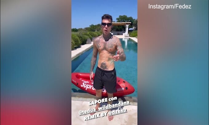 Fedez, che gaffe su Dzeko: "Gioca nella..."