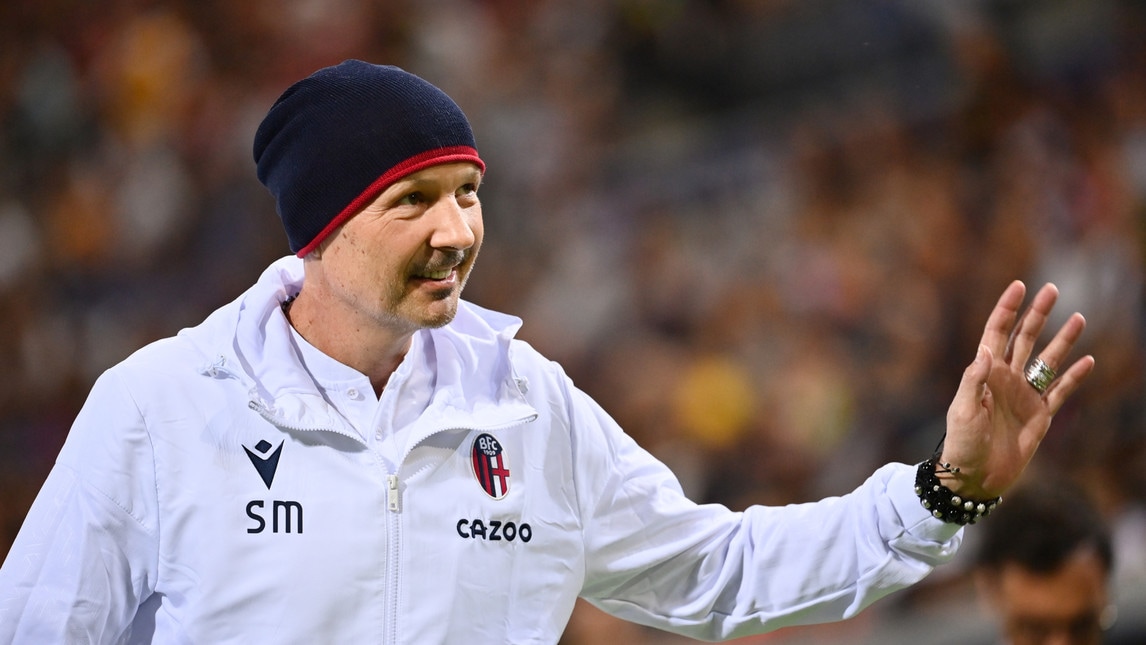 Mihajlovic torna in panchina: l'abbraccio di Bologna
