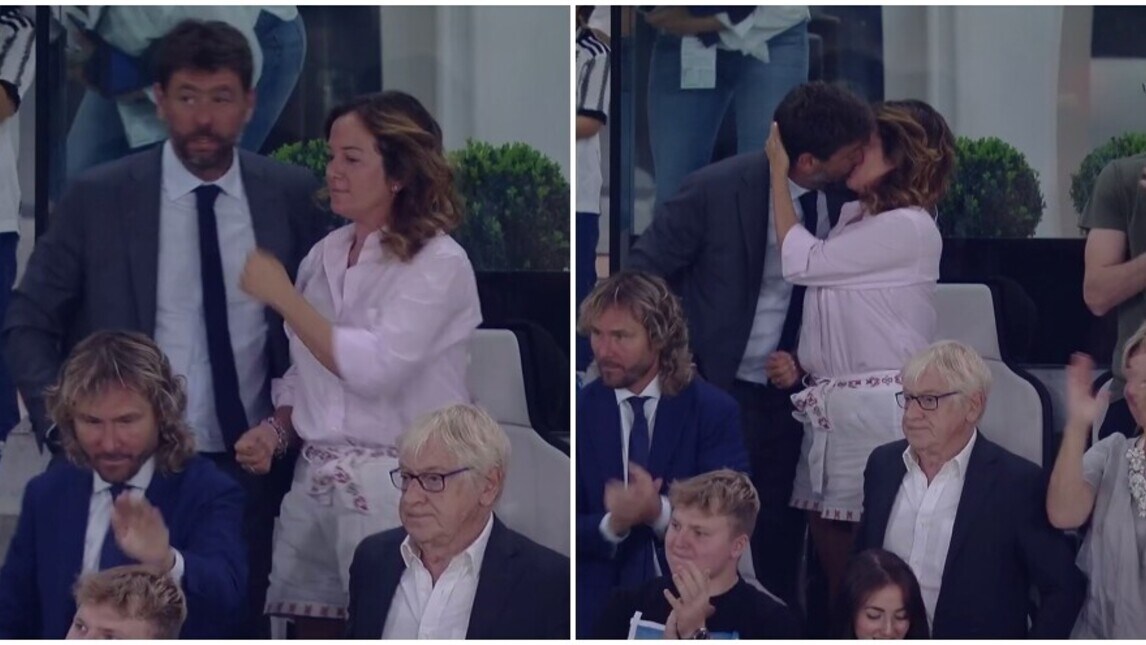 Agnelli, un bacio a Deniz Akalin per festeggiare il gol di Vlahovic
