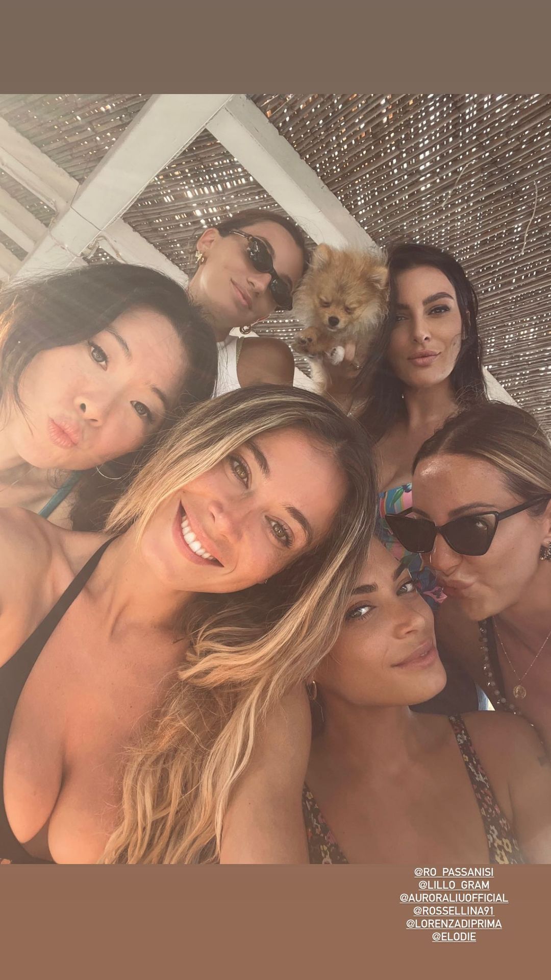 Ferragosto tra amici per Diletta Leotta, che compie 31 anni proprio il 16: la conduttrice ha radunato le amiche di sempre per una festa scatenata