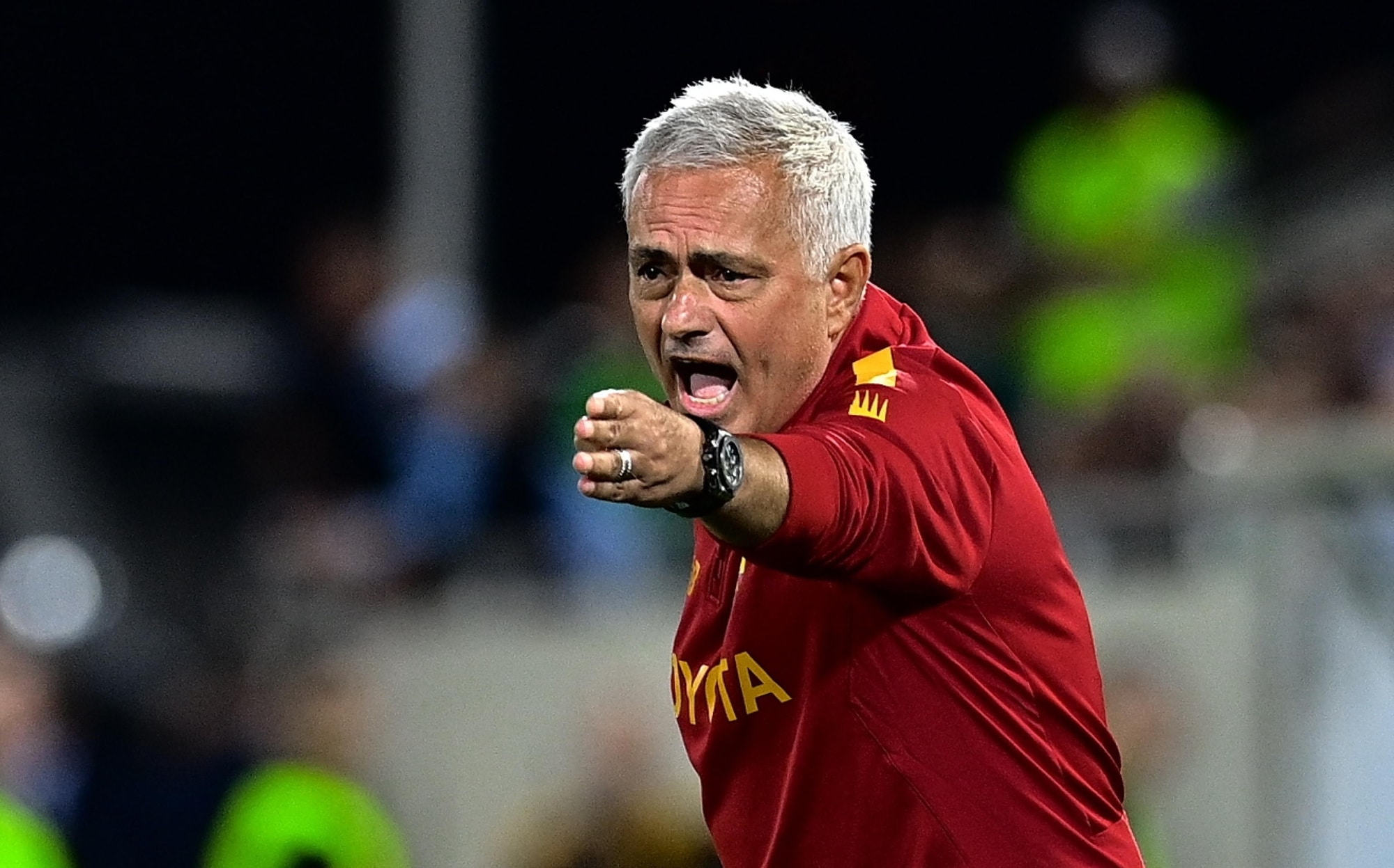Mourinho (all.) 5,5: Il campo è vergognoso. Ma non basta a spiegare la sconfitta, così come non bastano le assenze. La Roma si sta smarrendo nell’instabilità. La batosta di Udine ha lasciato il segno
