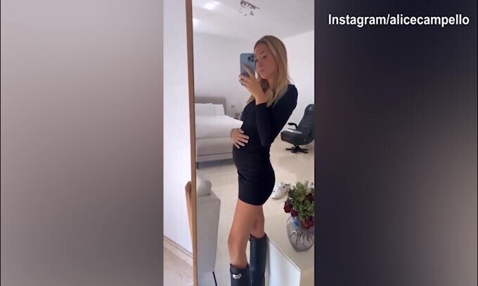 Alice Campello mostra il pancino!