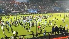 Indonesia, tragici scontri allo stadio: più di 170 i morti