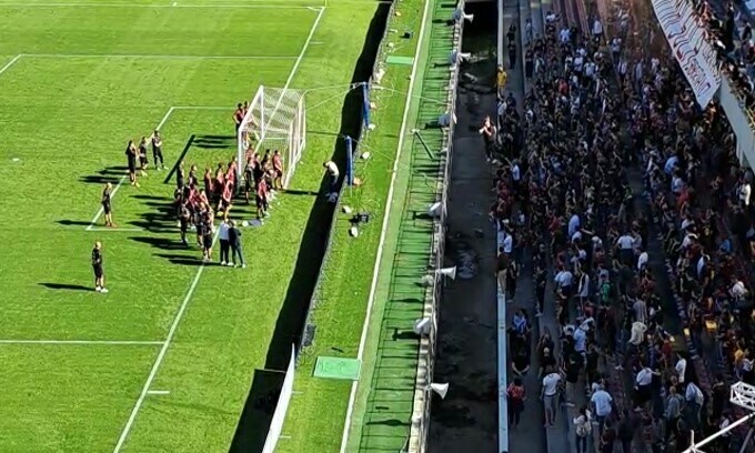 Salernitana, i tifosi incitano la squadra all'Arechi