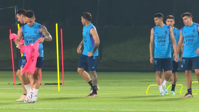 Messi non è in gruppo, pettorine a Dybala e Lautaro