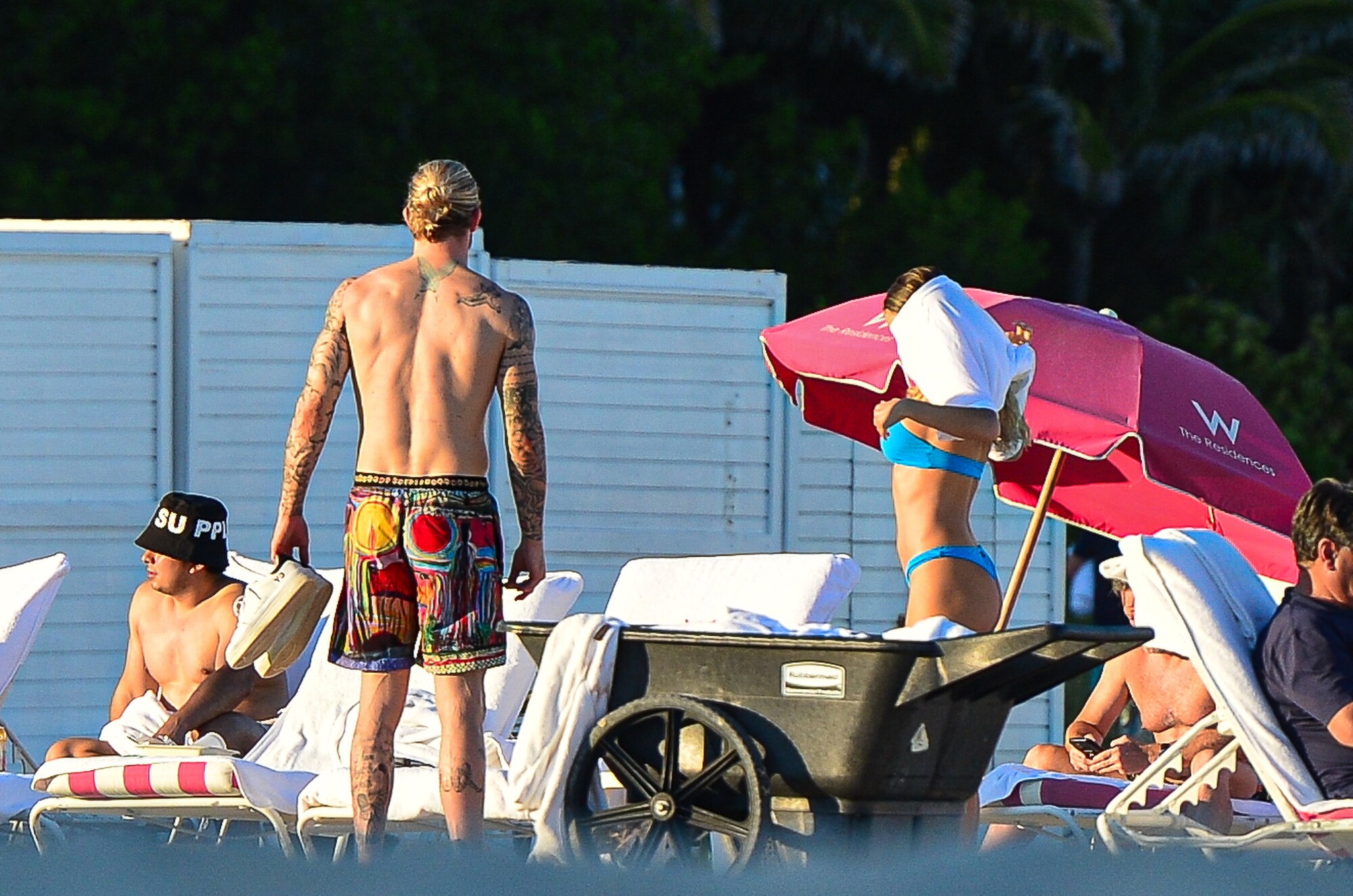 Эти двое не ускользнули от объективов американских папарацци. Улыбающаяся Дилетта в прекрасной форме решила провести отпуск со своей новой любовью, бывшим голкипером «Ливерпуля», который сейчас находится в «Ньюкасле».