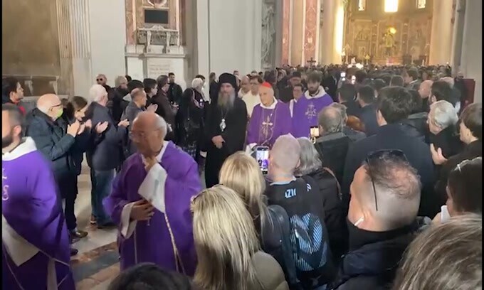 Funerali Mihajlovic, anche il ct Mancini sorregge il feretro