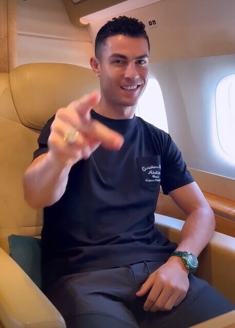 IL capo famiglia Cristiano Ronaldo, pronto a raggiungere Riad per aggregarsi all'Al Nassr