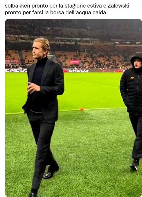 Solbakken sfida il maltempo, Zalewski infreddolito: le ironie social