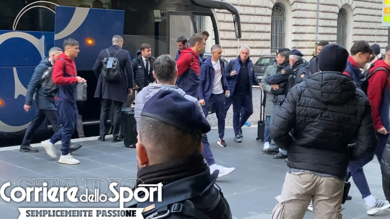 La Roma parte per Napoli: assente Zaniolo, Mou saluta i tifosi