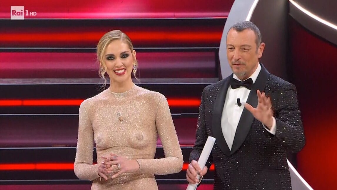 Chiara Ferragni nuda a Sanremo 2023 per il suo toccante monologo