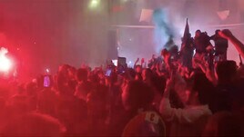 Triplice fischio, il Napoli è Campione d'Italia! L'esplosione di gioia in città