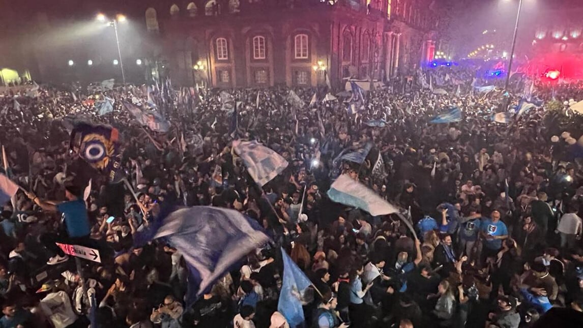 Napoli, è delirio in città per lo Scudetto: la festa dura tutta la notte