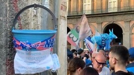 Dal "panaro" all'asino con le ali: così Napoli festeggia lo Scudetto