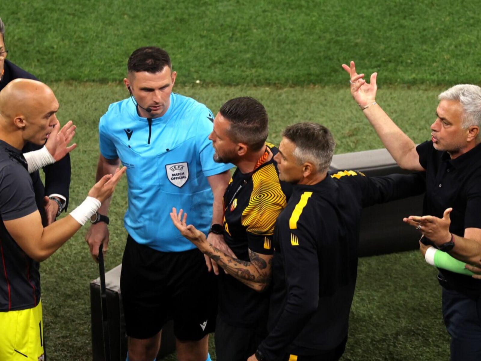 ماركو ميتروفيتش يكشف عن اعتذار مورينيو له بعد مباراة إشبيلية وروما في الدوري الأوروبي
