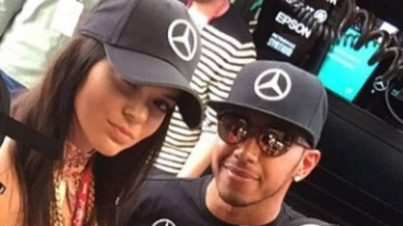 Nello stesso anno Lewis Hamilton ha flirtato con un'altra super modella: Kendall Jenner, nota anche per essere la sorella minore di Kim Kardashian. Una breve frequentazione, che non ha avuto un seguito.