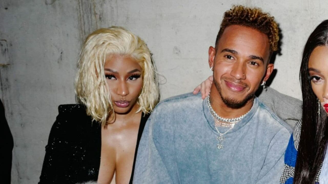 Dal 2016 al 2018 Lewis Hamilton ha amato la rapper americana Nicki Minaj. La coppia è stata fotografata in atteggiamenti intimi a Dubai ma non ha mai ufficializzato la relazione.