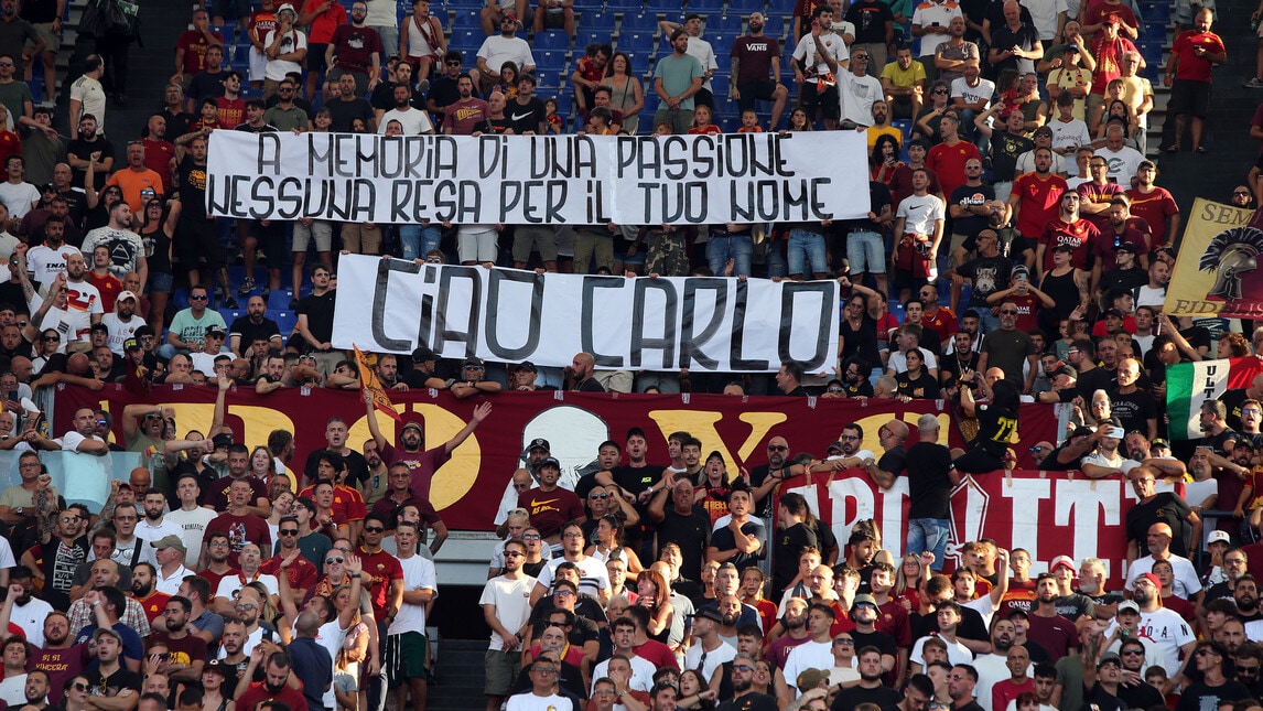 L'Olimpico ricorda Carlo Mazzone: gli striscioni da brividi dei tifosi della Roma