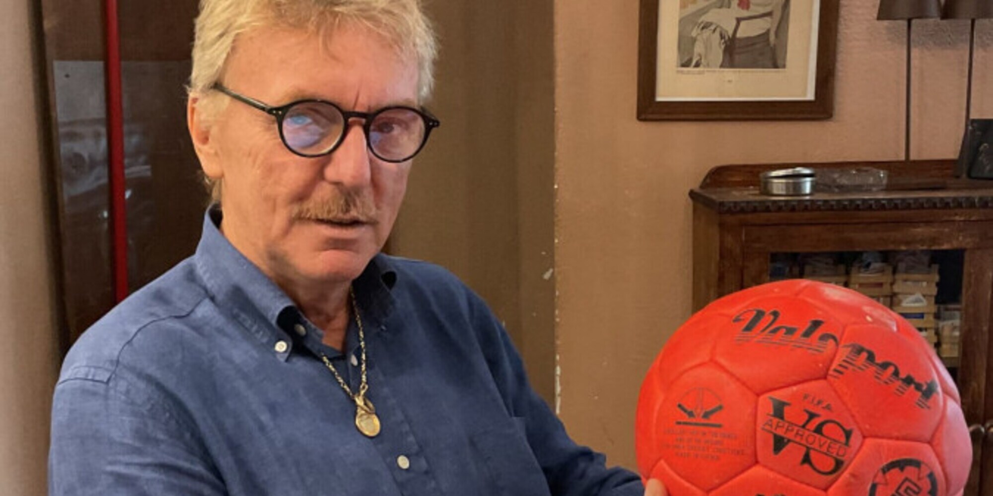 FRANCE FOOTBALL #2042-1985 BONIEK JUVENTUS LIVERPOOL HOULLIER GENGHINI FRANCE FOOTBALL #2042-1985 BONIEK JUVENTUS LIVERPOOL HOULLIER GENGHINI