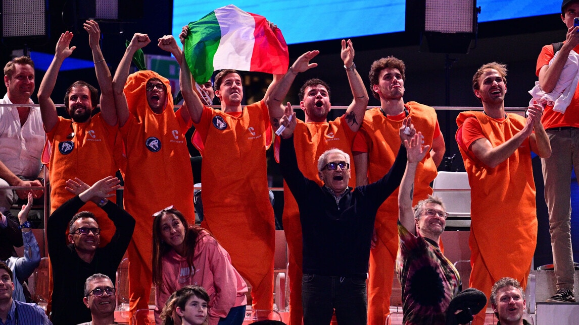 Sinner vola in finale alle Nitto ATP Finals: sugli spalti parte la festa