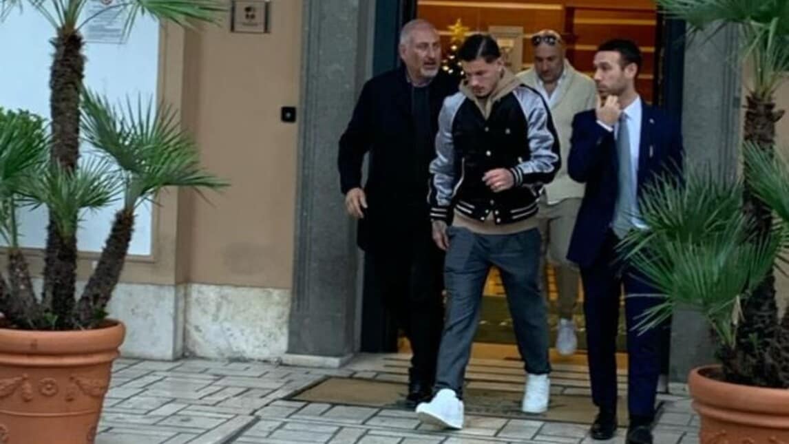 Napoli, visite mediche per Mazzocchi: le foto da Villa Stuart