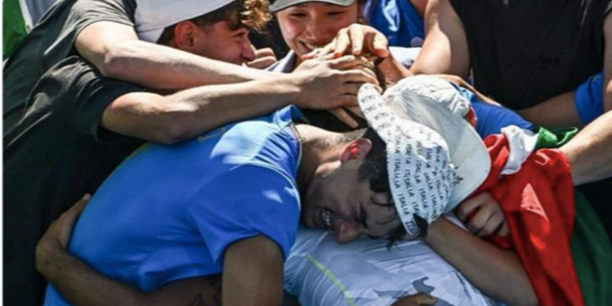 Cobolli scoppia in lacrime dopo la vittoria contro Jarry: la foto è virale