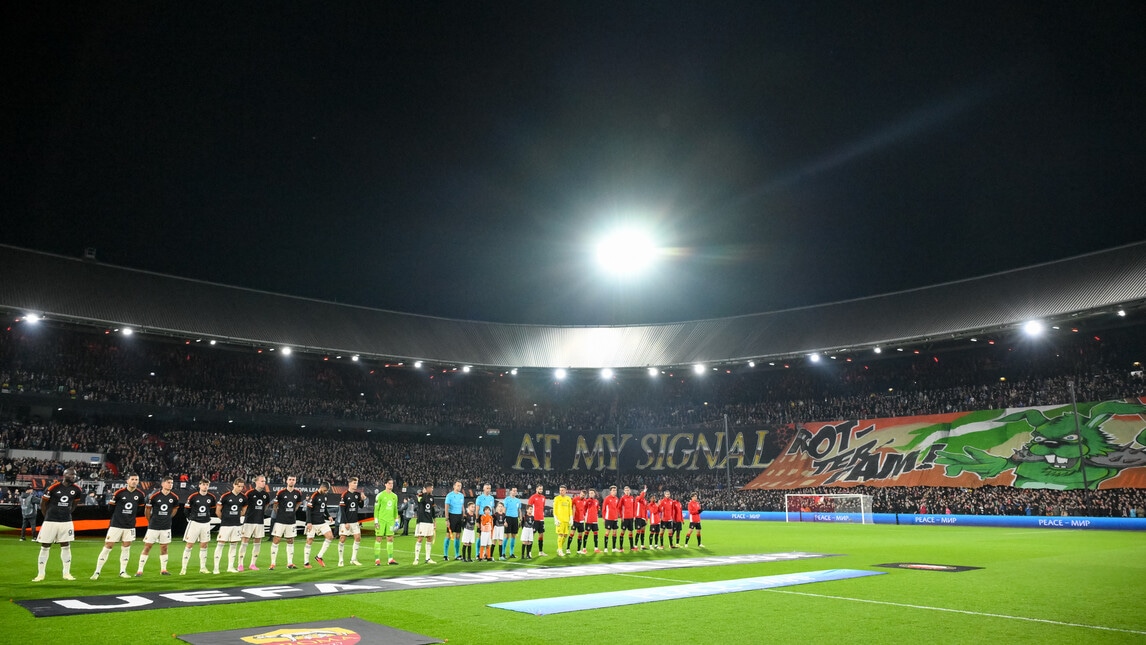 Feyenoord-Roma, la scenografia della curva richiama "Il gladiatore"