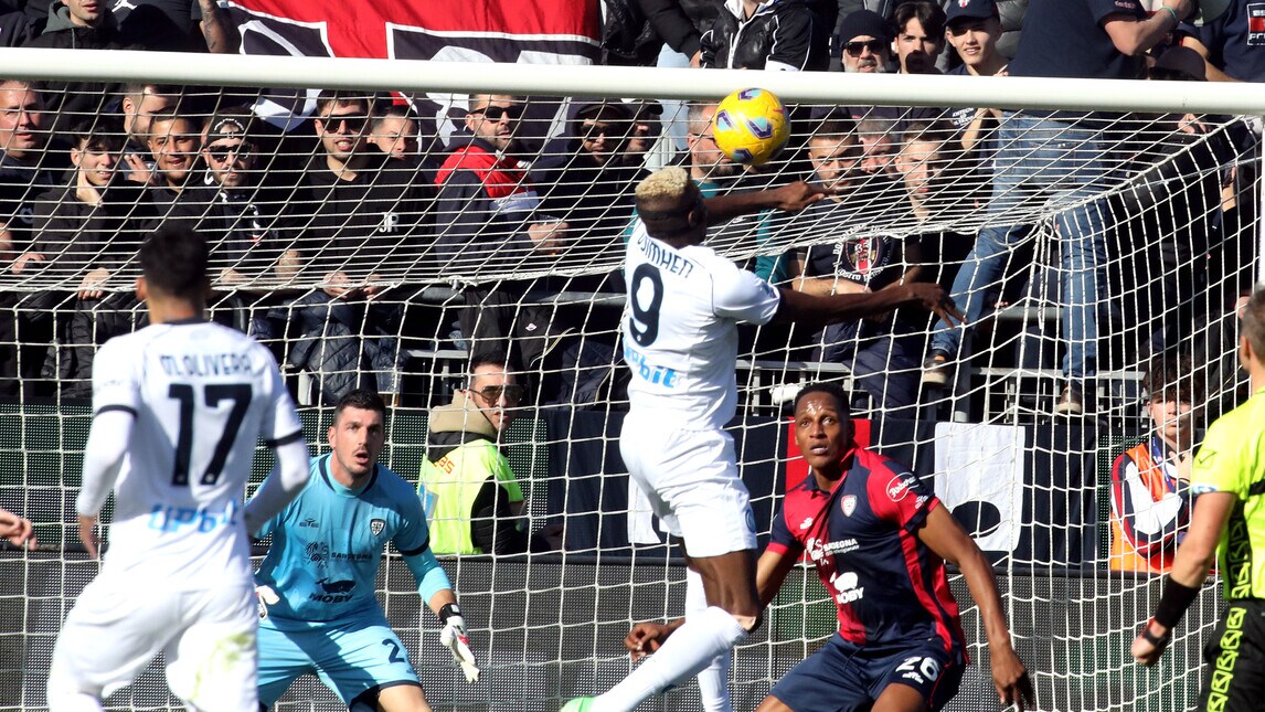 Osimhen non basta: il Napoli beffato all'ultimo secondo a Cagliari