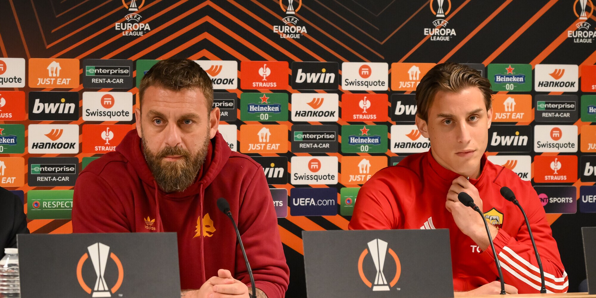 De Rossi e Bove, risate in conferenza alla domanda sui paragoni