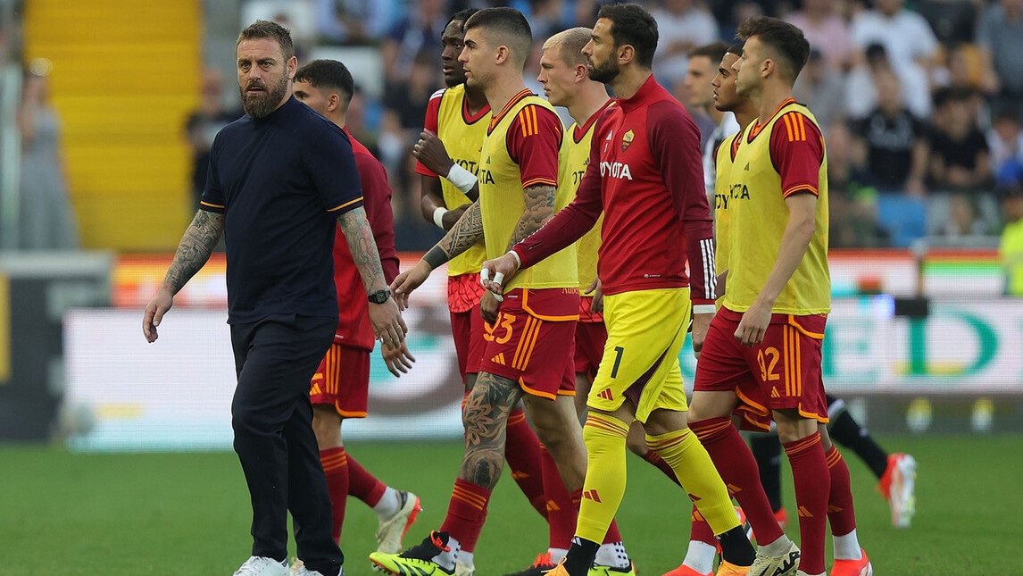 Malore di N'Dicka in campo: lo sguardo preoccupato dei giocatori della Roma