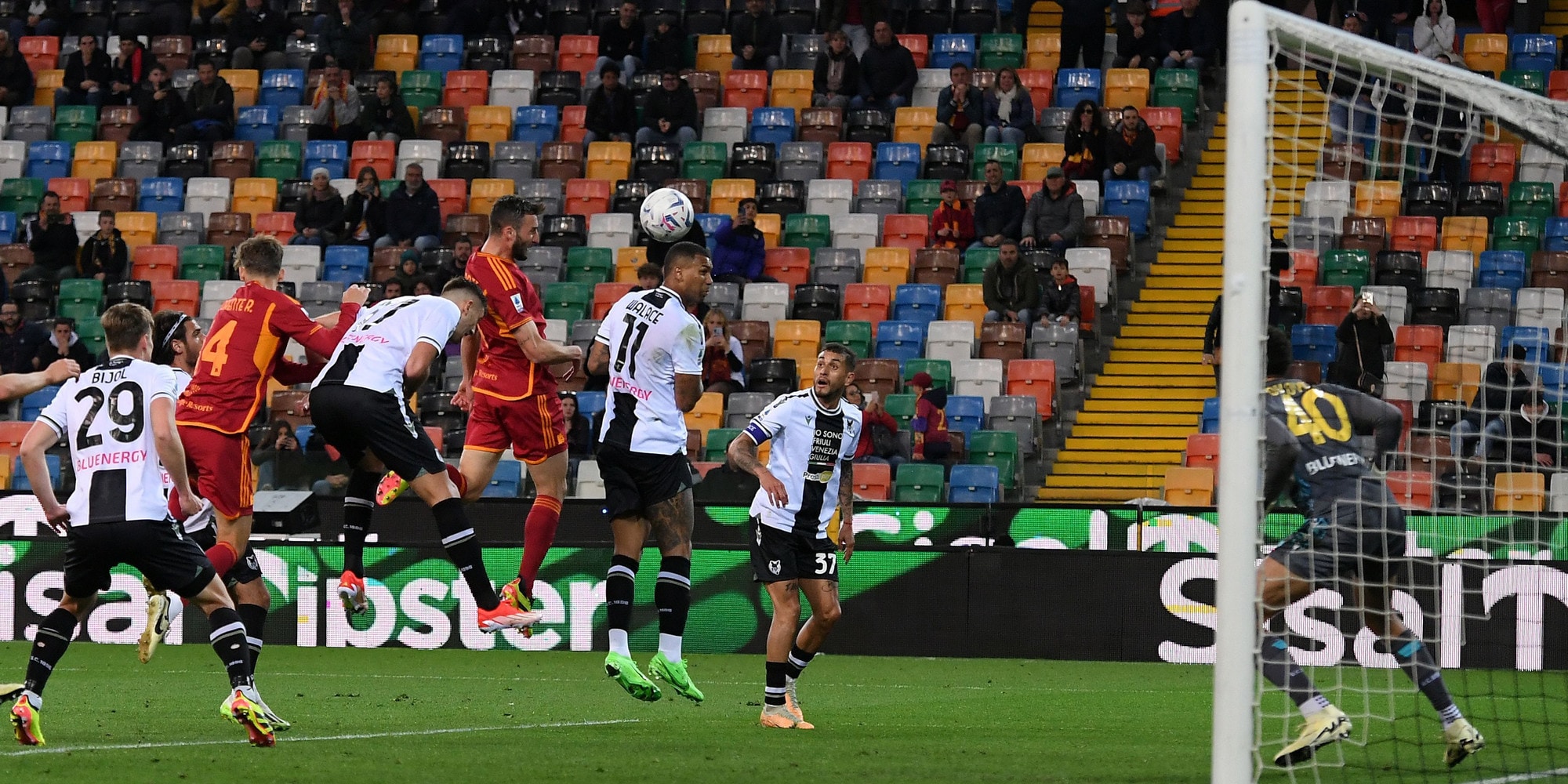 Cristante di testa al 95': il gol che lancia la Roma e condanna l'Udinese
