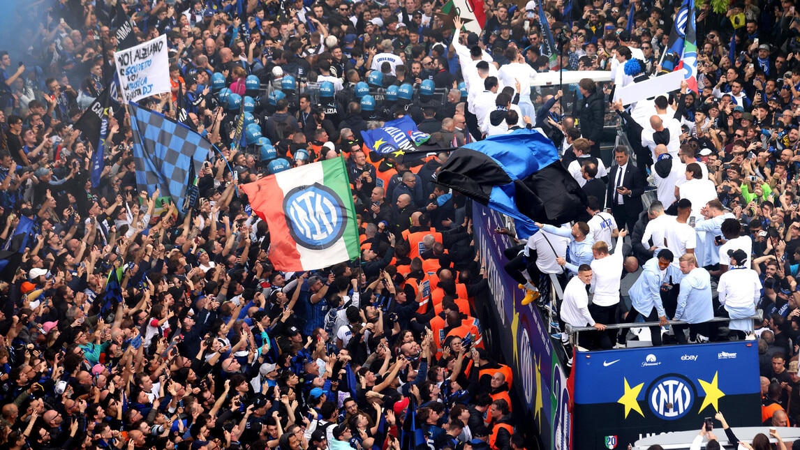 Inter, che festa a Milano per lo scudetto: le foto sono impressionanti!