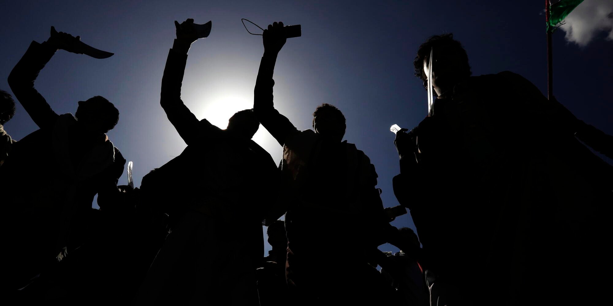 Aviazione Israele attacca città nel Sud del Libano, morti civili