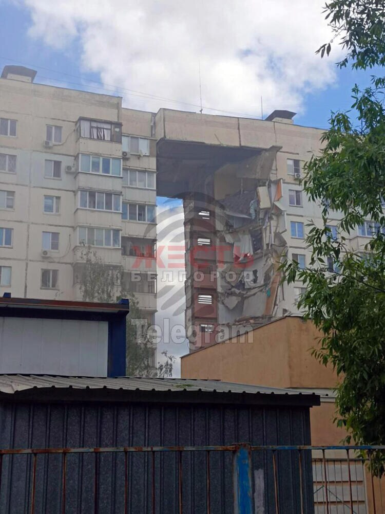 'Almeno quattro morti nel crollo di un palazzo a Belgorod'