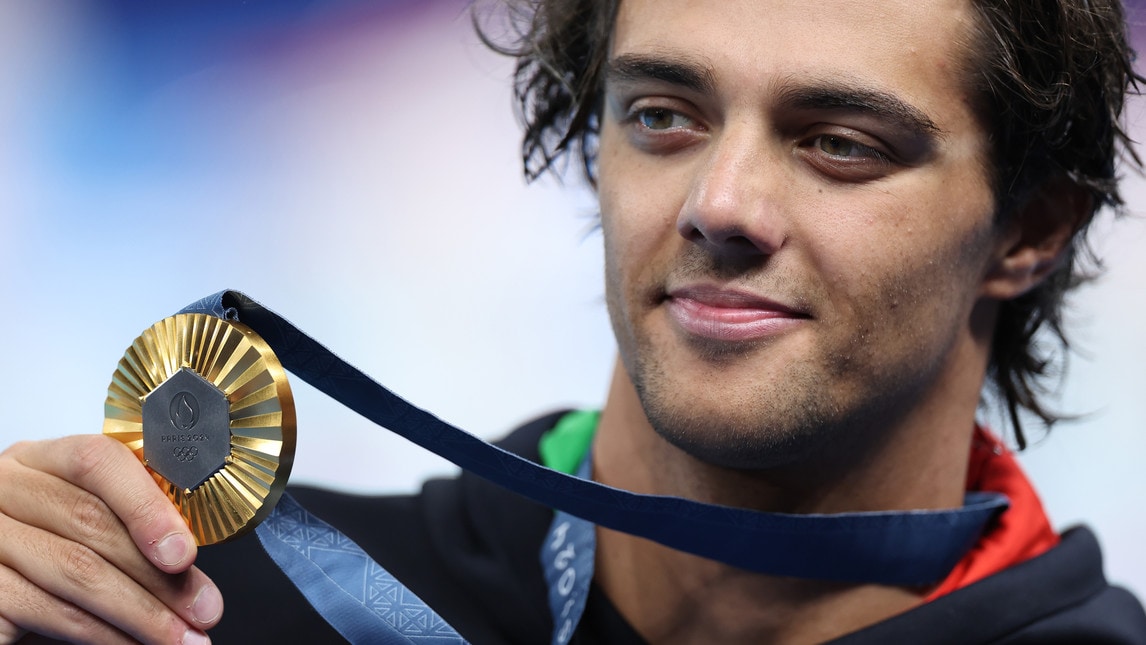 Olimpiadi, Ceccon nella storia: la festa per l'oro nei 100 metri dorso